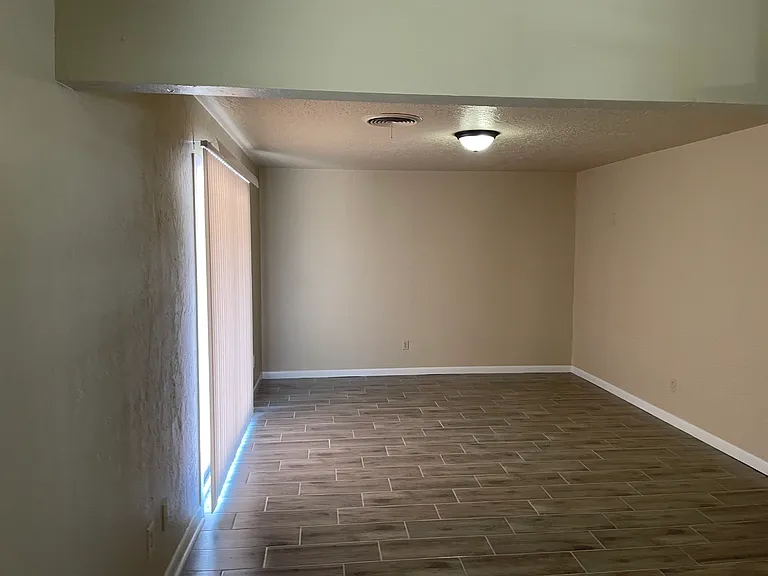 309 Rosewood Dr — Photo 10