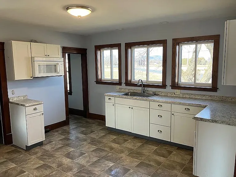 375 Hadley Rd — Photo 5