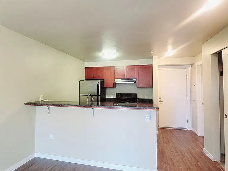 Avalon West Apartments — Photo 12