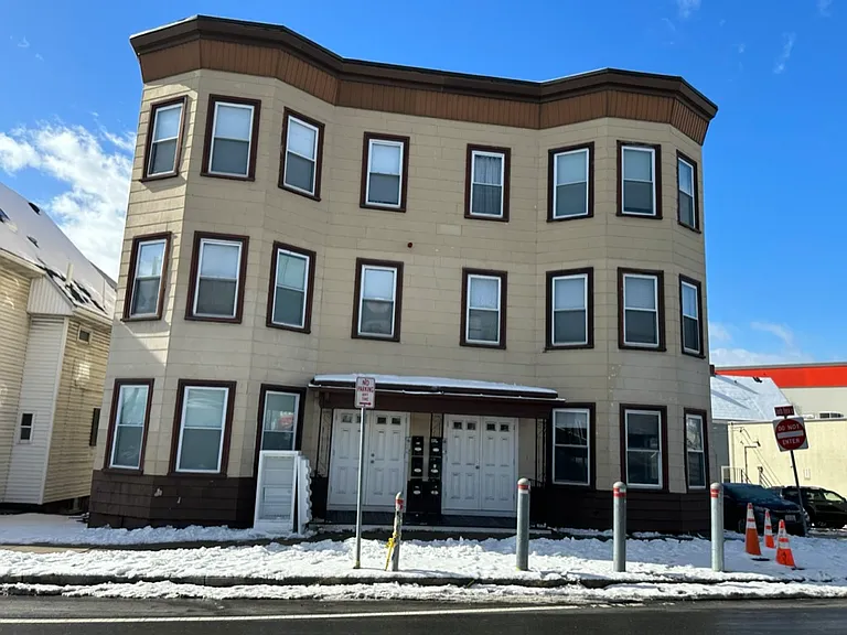 181 Chelsea St #1 — Photo 6
