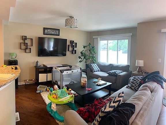 2nd image of 527 Hummingbird Ln