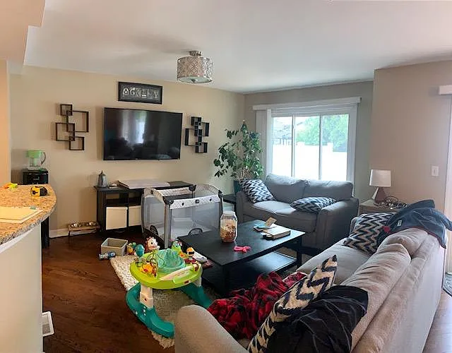 527 Hummingbird Ln — Photo 2