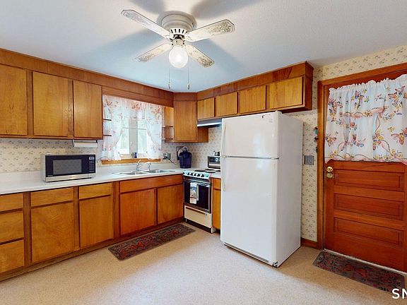 3rd image of 5 Pershing Road
