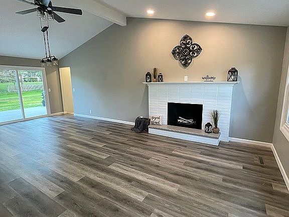5th image of 631 Orchard Dr E