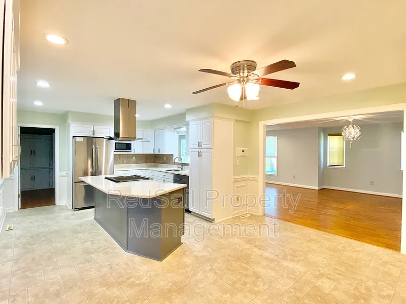 5 bed, 4.0 bath, 3300 sqft, $3,195 — Photo 4