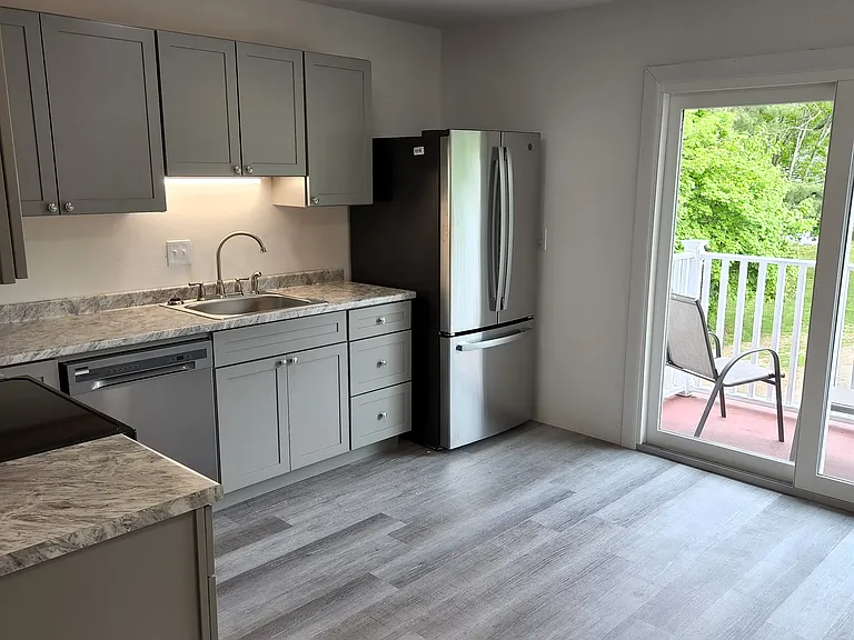 430 Grandview Ave #9 — Photo 3