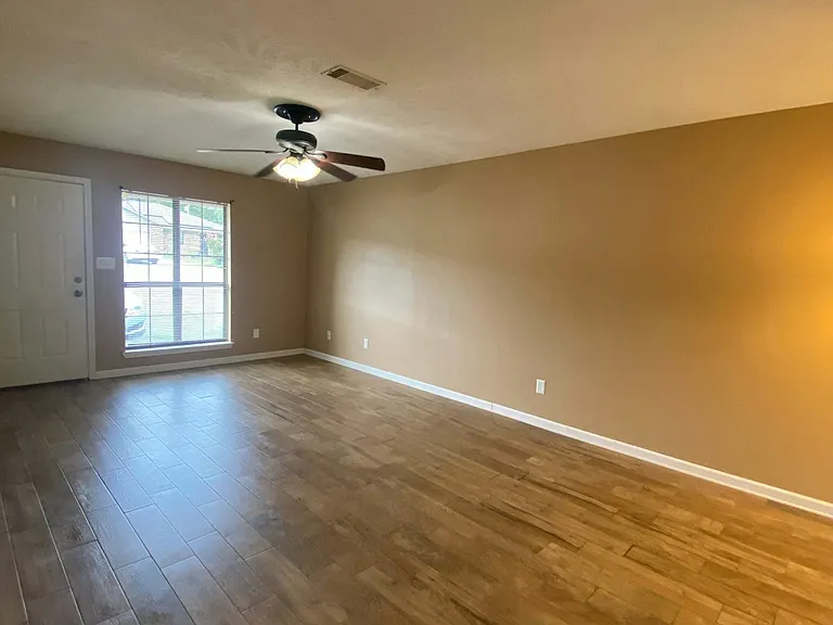 25 Dallas Ln #B — Photo 7