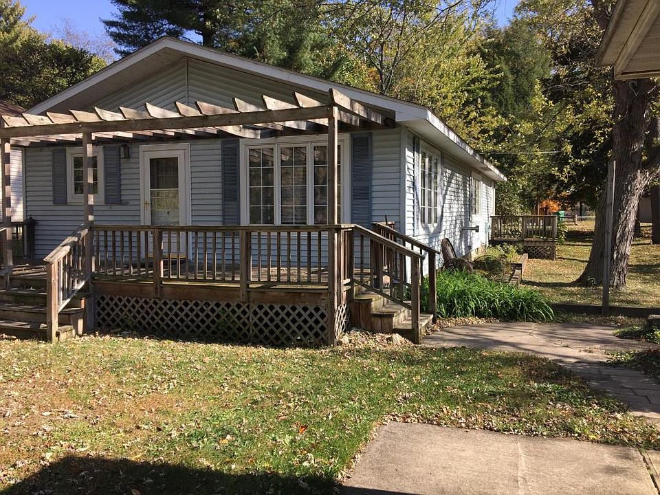 2nd image of 15790 Lakeview Dr