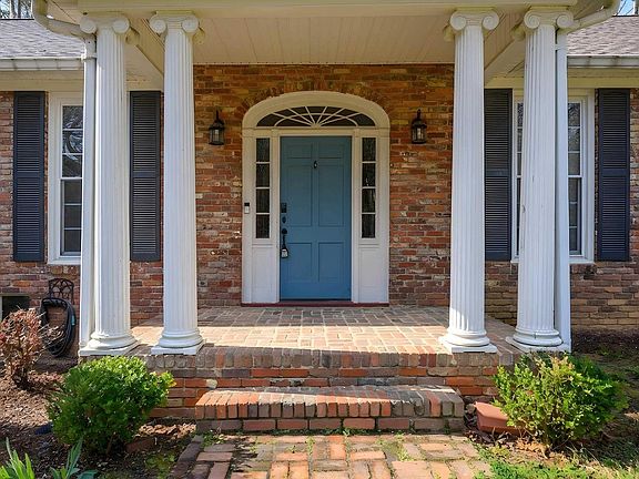 3rd image of 1406 Valley Rd