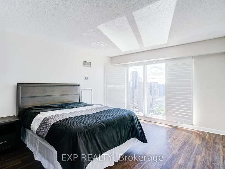 210 Victoria St #Penthouse 09 — Photo 33