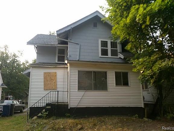 3rd image of 917 E 8th St
