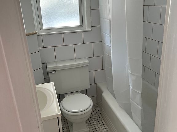 2nd image of 250 Grand St