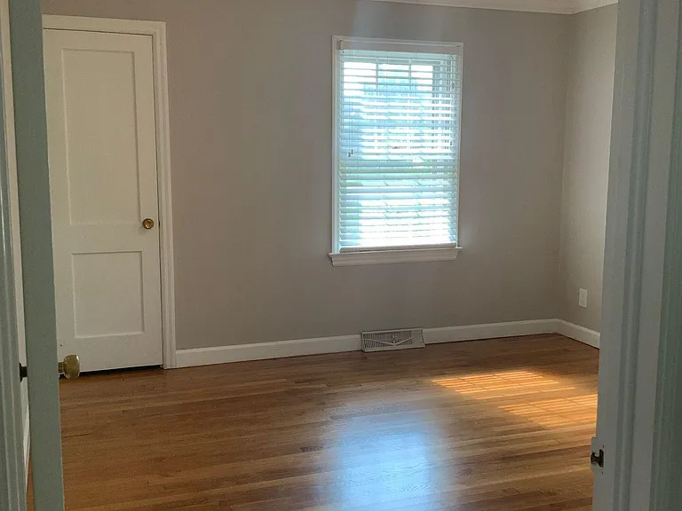 1101 N Poplar St — Photo 7