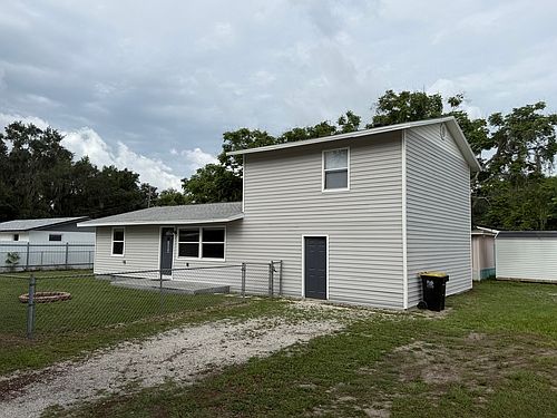 2nd image of 1204 Cherry Ln