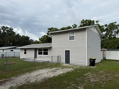 1204 Cherry Ln — Photo 2