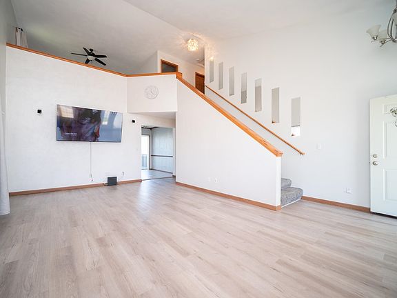 2nd image of 3008 Hamlin Dr