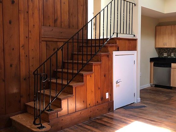 4th image of 126 W Washington St #202
