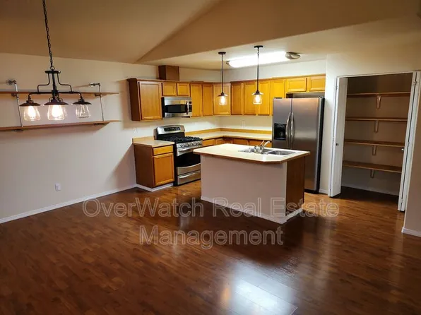 9178 Eagle River Ln, Eagle River, AK 99577