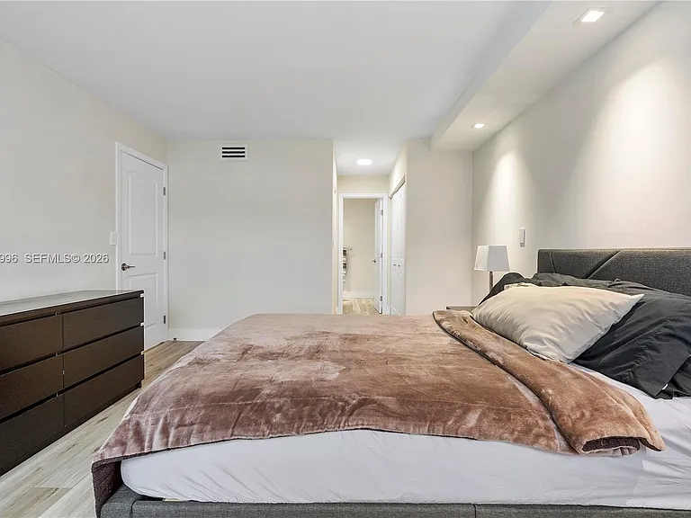 230 Lakeview Dr #106 — Photo 32