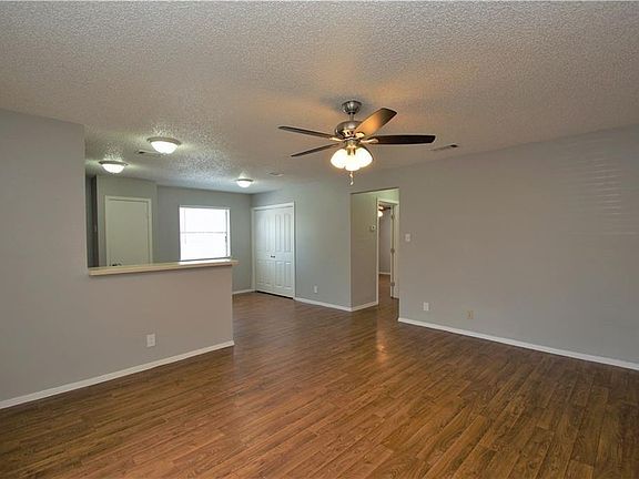 3rd image of 5405 Rose Hill Cir APT A