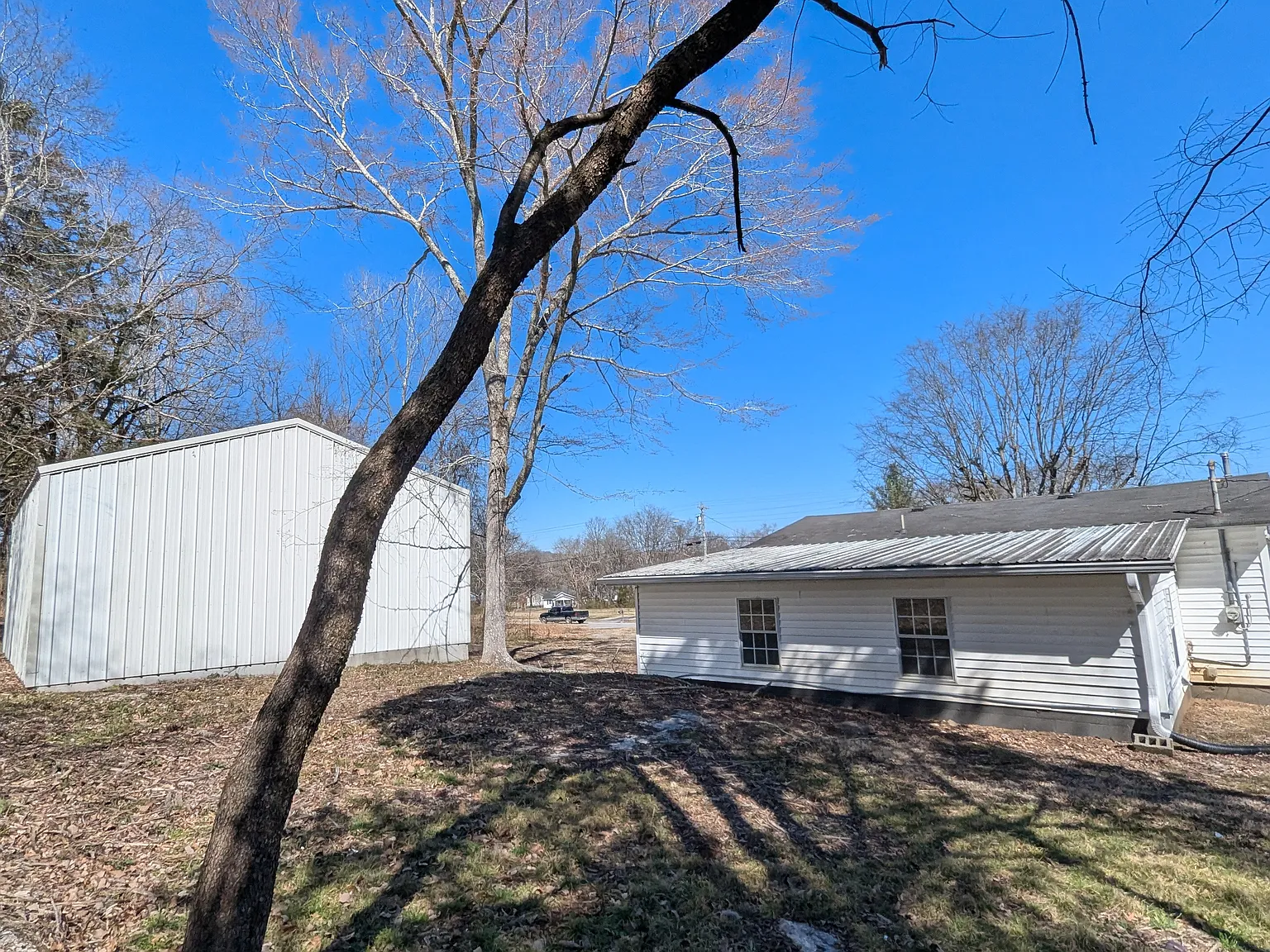 3 bed, 768 sqft, $1,995 — Photo 4