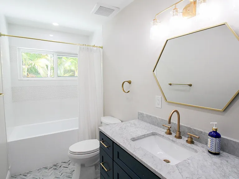 691 Russell St — Photo 14