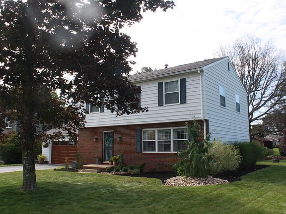2nd image of 942 Chestnut Ave