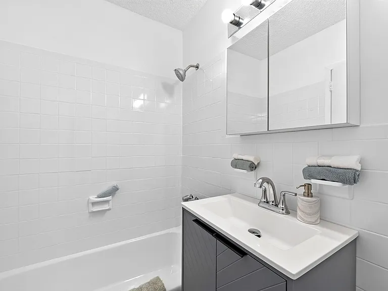 100 Manhattan Ave #1902A — Photo 6
