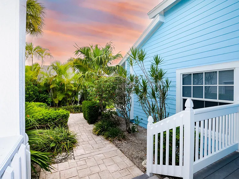 4051 NE Breakwater Dr — Photo 10