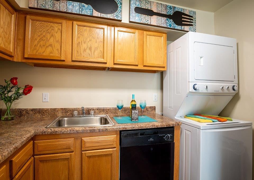 Monarch Crossing Apartment Homes 13302b Garden State Dr Newport News