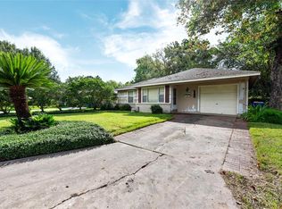 1712 S Park Dr, Alvin, TX 77511