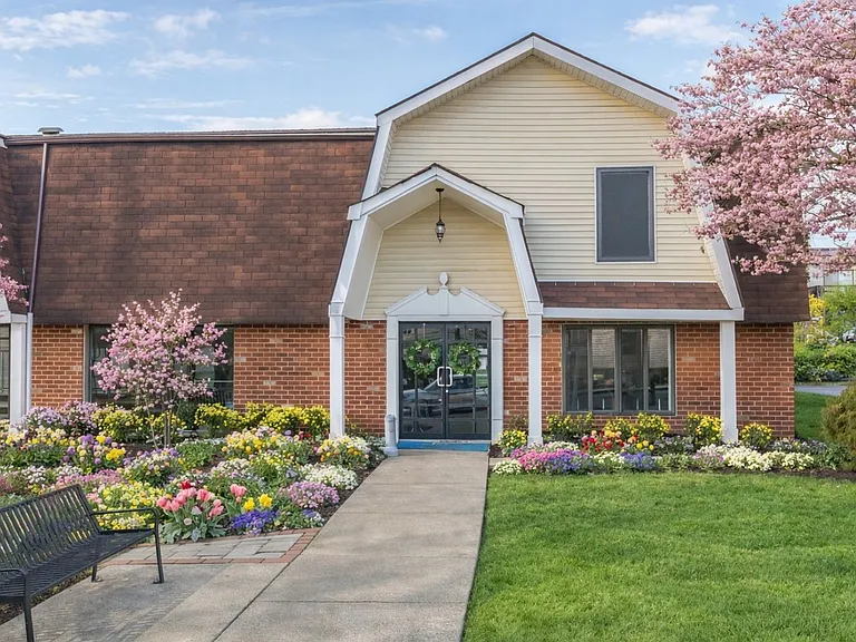 Welcome to Barkley Village Apartments, where charm meets convenience. Enjoy beautifully landscaped grounds and a welcoming community atmosphere. Find your perfect home today and elevate your living experienceschedule a tour now!