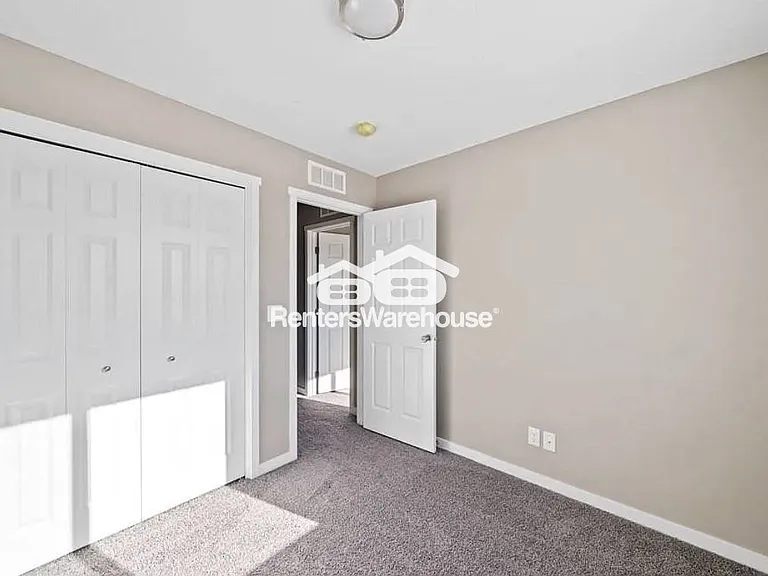 104 E Sycamore St — Photo 11