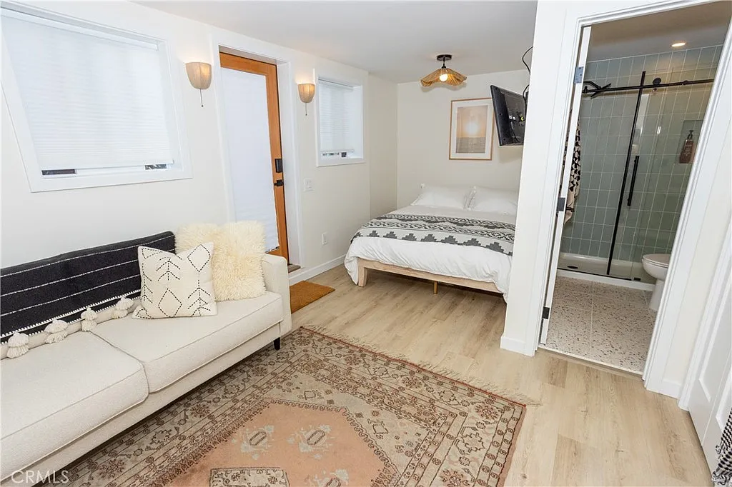 Studio, 500 sqft, $2,900 — Photo 3