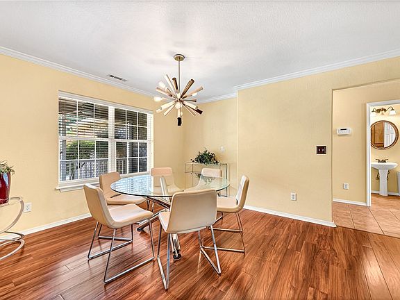 3rd image of 5 Newport Cir