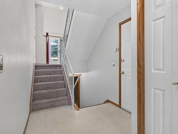 3rd image of 52 Glenbrook Vlg SW