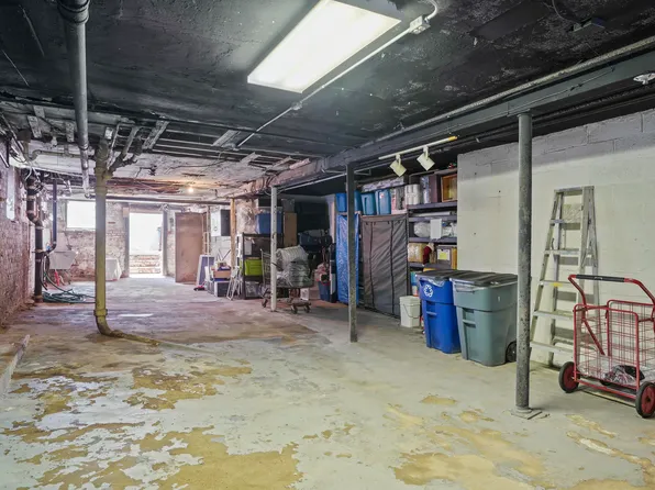 60-46 Putnam Avenue image 35 of 47