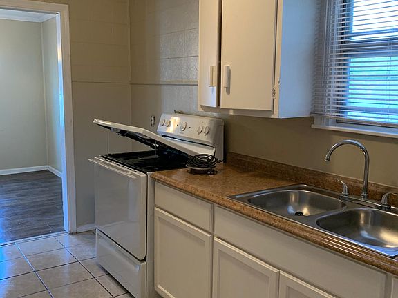 2nd image of 1008 SW 24th St