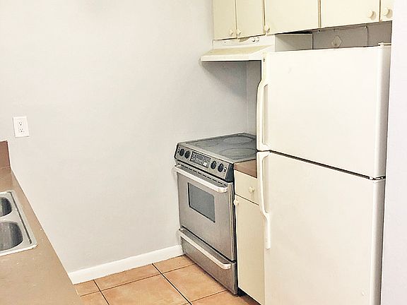 5th image of 430 NW 41st St #3