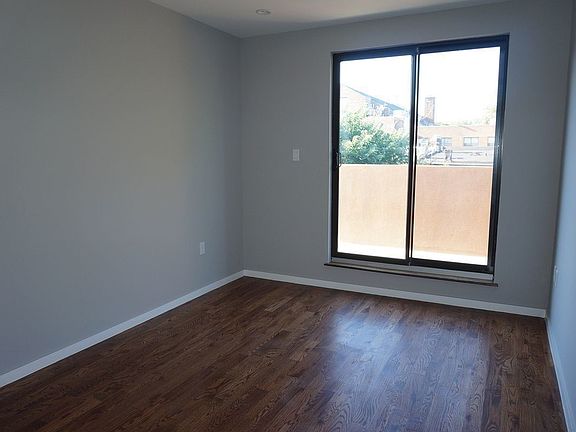 4th image of 285 Jefferson Ave APT 3