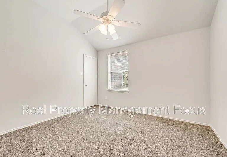 1004 Trickham Dr — Photo 25
