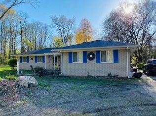 2368 S Hickory Ridge Rd, Milford, MI 48380