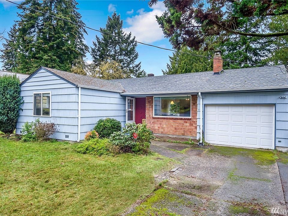 Charming 3 bedroom home on an 8,168 sq. ft. lot in South Shoreline -