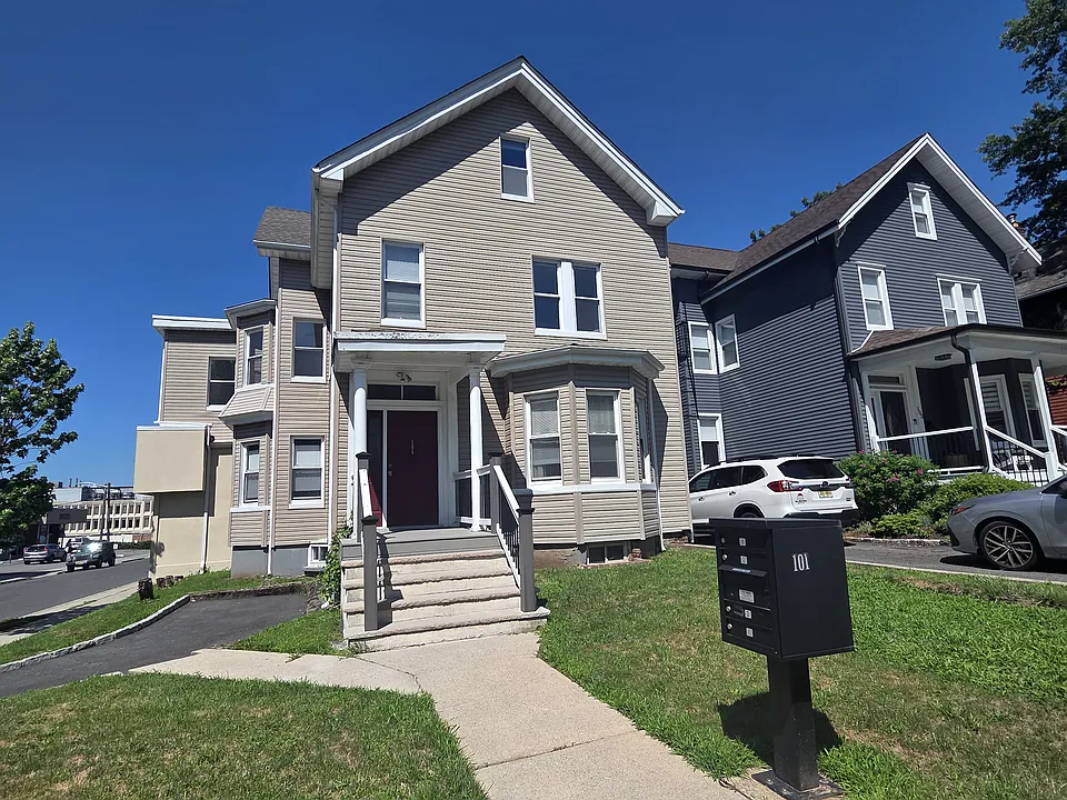 101 2nd St #2