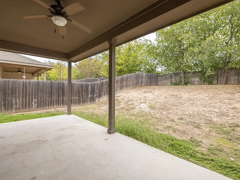1066 Carolyn Cv — Photo 13