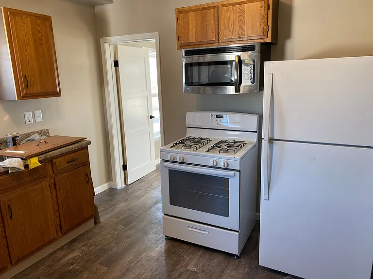 1800 E Main St — Photo 2