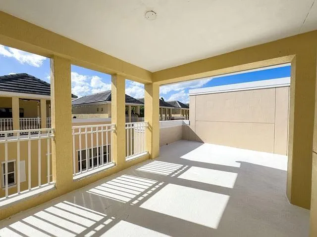 3 bed, 3.5 bath, $3,500 — Photo 2