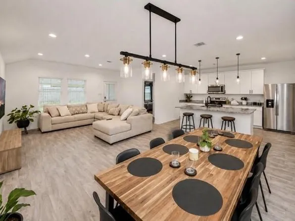 1313 Bison View Ln, Sealy, TX 77474