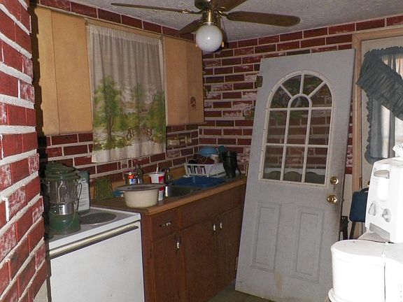 4th image of 375 Fetterman Ln