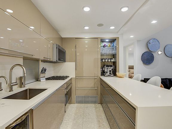 5th image of 3 Hanover Sq APT 2H